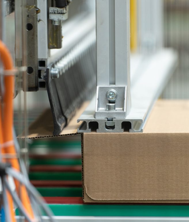 Custom_industrial_packaging_solutions_custom_industrial_packaging_solutions_automated_multiformat_carton_box_forming_VMG_TECHNICS_5-aspect-ratio-657-773