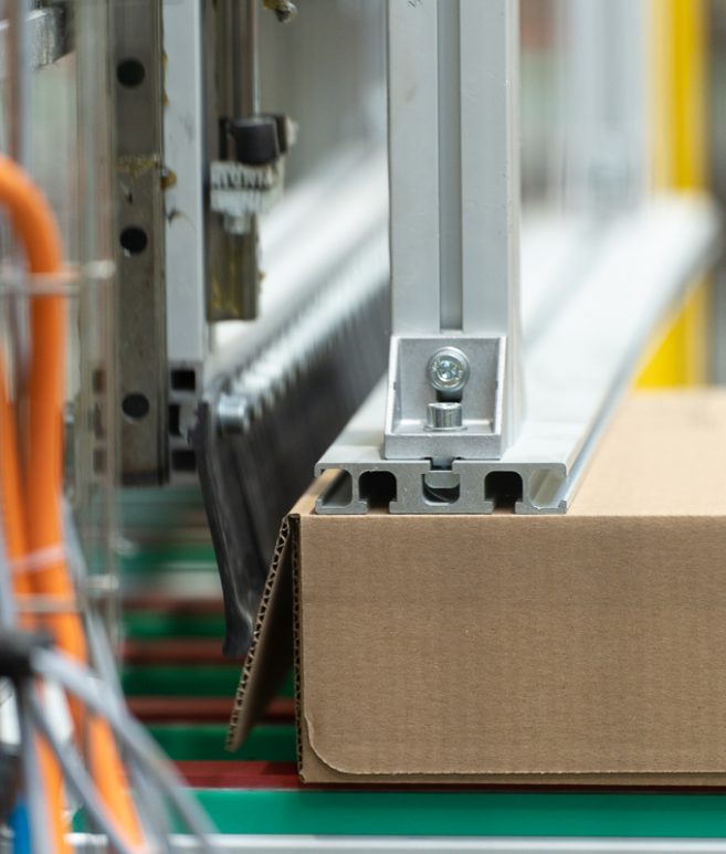 Custom_industrial_packaging_solutions_custom_industrial_packaging_solutions_automated_multiformat_carton_box_forming_VMG_TECHNICS_6-aspect-ratio-657-773