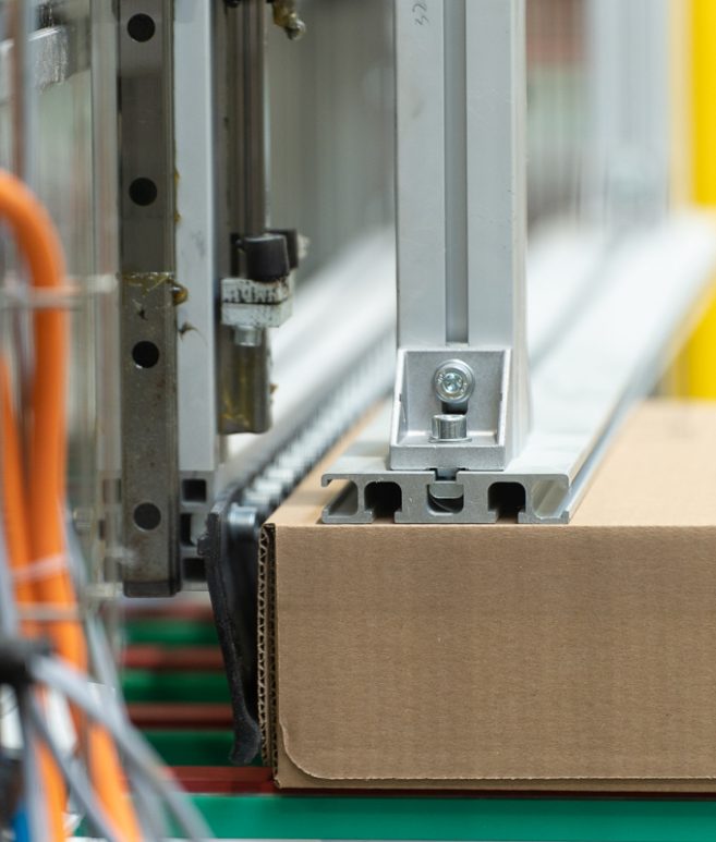 Custom_industrial_packaging_solutions_custom_industrial_packaging_solutions_automated_multiformat_carton_box_forming_VMG_TECHNICS_7-aspect-ratio-657-773