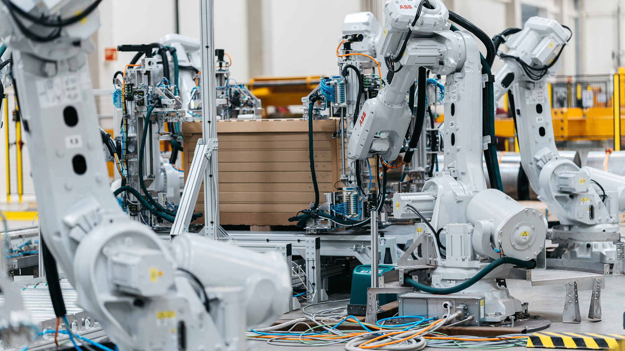Pallet_Binding_unit_corners_top_bottom_automated_system_pallet_protection_-top_sheets_corner_guards_1-aspect-ratio-1920-1080