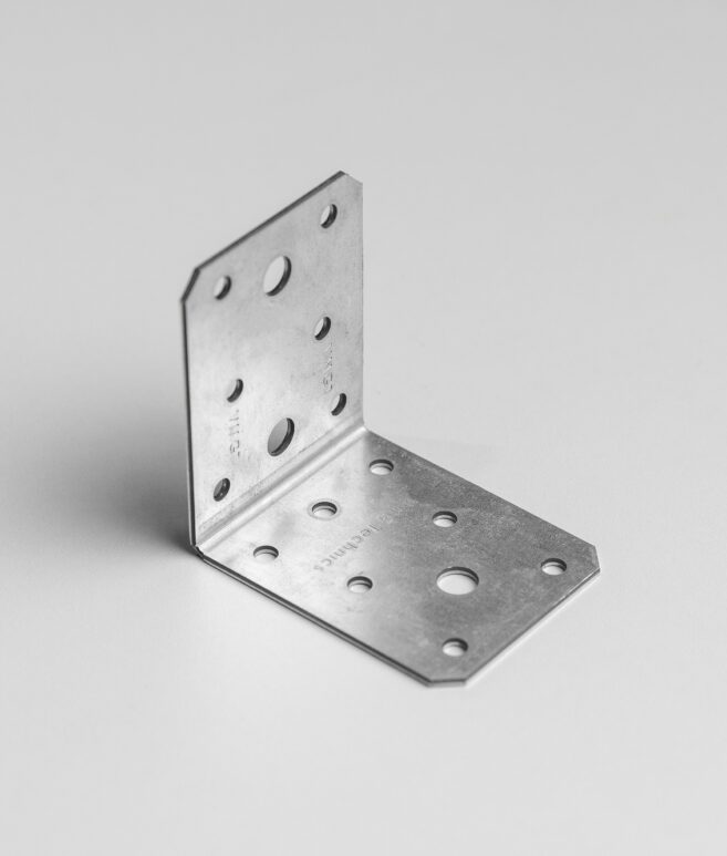 Kampiniai_konstrukciniai_laikikliai_siju_balkiu_gegniu_laikikliai_mediniu_konstrukciju_laikikliai_metaliniai_konstrukciju_laikikliai_k1-aspect-ratio-657-773