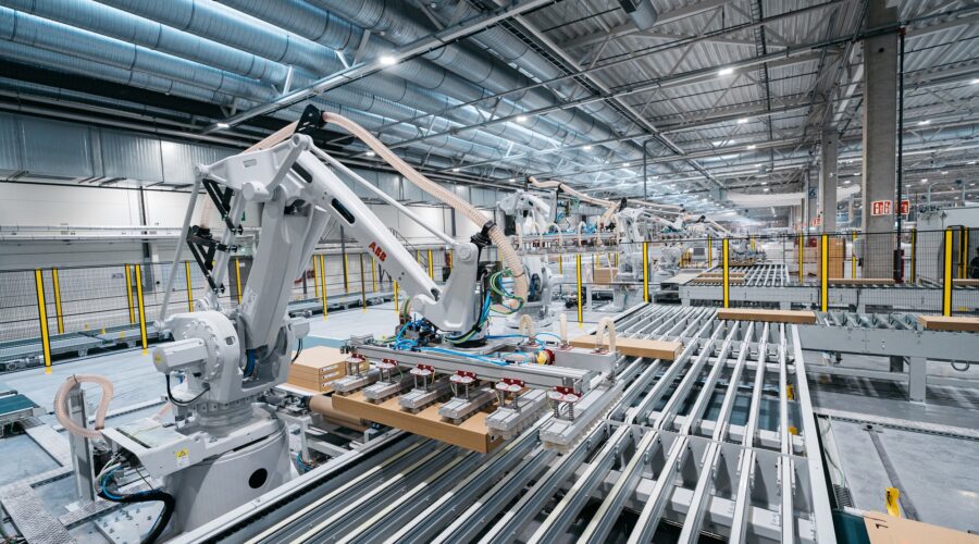 Multiformat_box_mixing_station_robotic_box_palletizing_solution_mixed_load_pallet_stacking_mixed_product_handling_mixed-load_palletizing_1-aspect-ratio-900-500