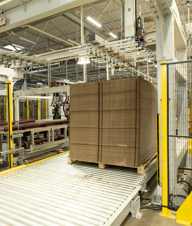 Fully_automated_multiformat_carton_box_forming_product_loading_system_robotic_packaging_cell_robotic_product_loading_sealin_solution_up_to_14_boxes_min_VMG_TECHNICS_bf1-aspect-ratio-657-773