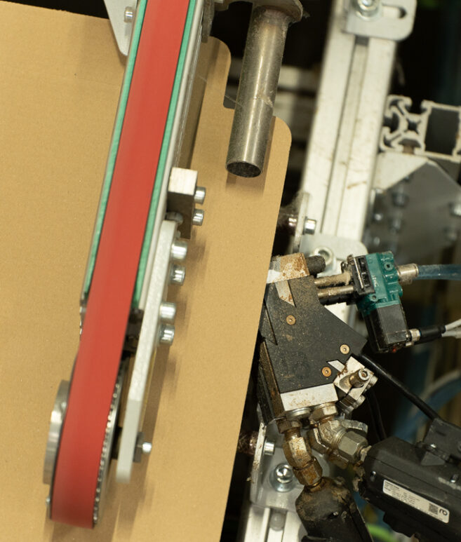 Fully_automated_multiformat_carton_box_forming_product_loading_system_robotic_packaging_cell_robotic_product_loading_sealin_solution_up_to_14_boxes_min_VMG_TECHNICS_bf10-aspect-ratio-657-773