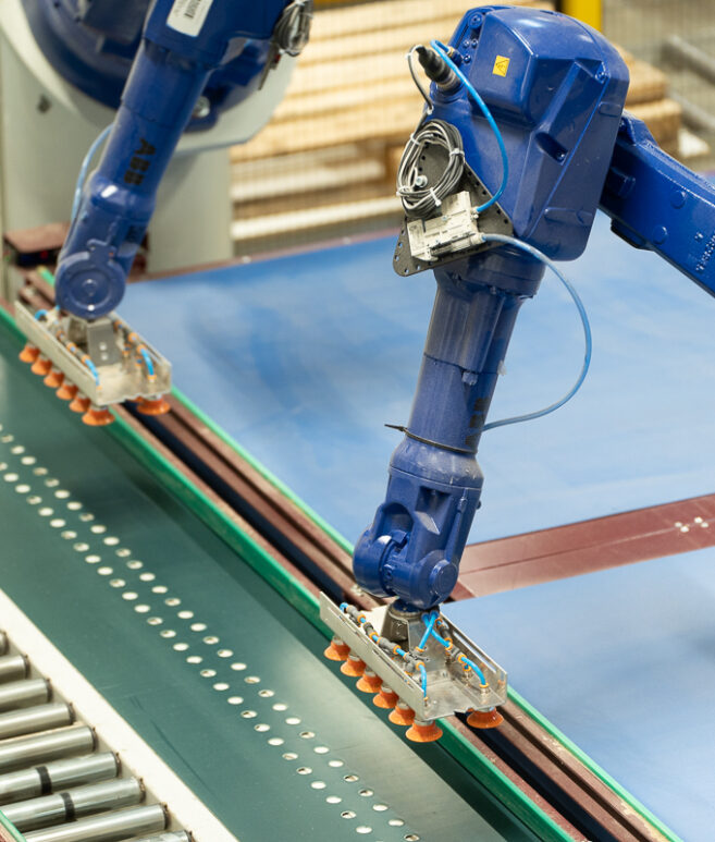 Fully_automated_multiformat_carton_box_forming_product_loading_system_robotic_packaging_cell_robotic_product_loading_sealin_solution_up_to_14_boxes_min_VMG_TECHNICS_bf13-aspect-ratio-657-773