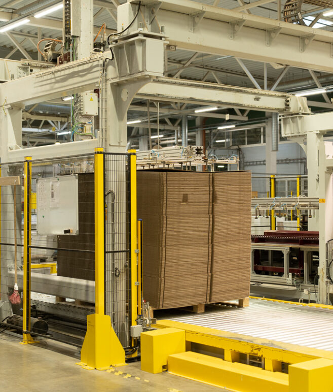 Fully_automated_multiformat_carton_box_forming_product_loading_system_robotic_packaging_cell_robotic_product_loading_sealin_solution_up_to_14_boxes_min_VMG_TECHNICS_bf3-aspect-ratio-657-773