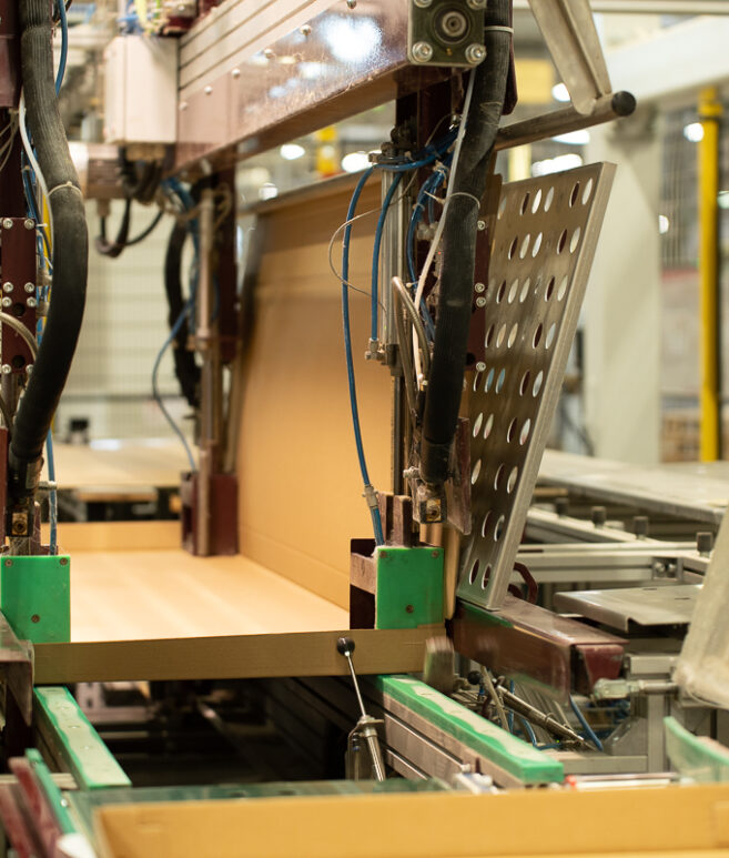 Fully_automated_multiformat_carton_box_forming_product_loading_system_robotic_packaging_cell_robotic_product_loading_sealin_solution_up_to_14_boxes_min_VMG_TECHNICS_bf7-aspect-ratio-657-773