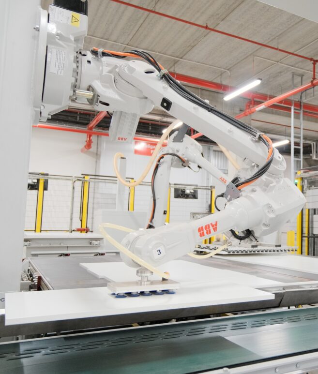Automated_box_forming_product_loading_system_End_of_Line_Automation_robotic_packaging_cell_robotic_product_loading_sealin_15_boxes_min_VMG_TECHNICS_p8-aspect-ratio-657-773