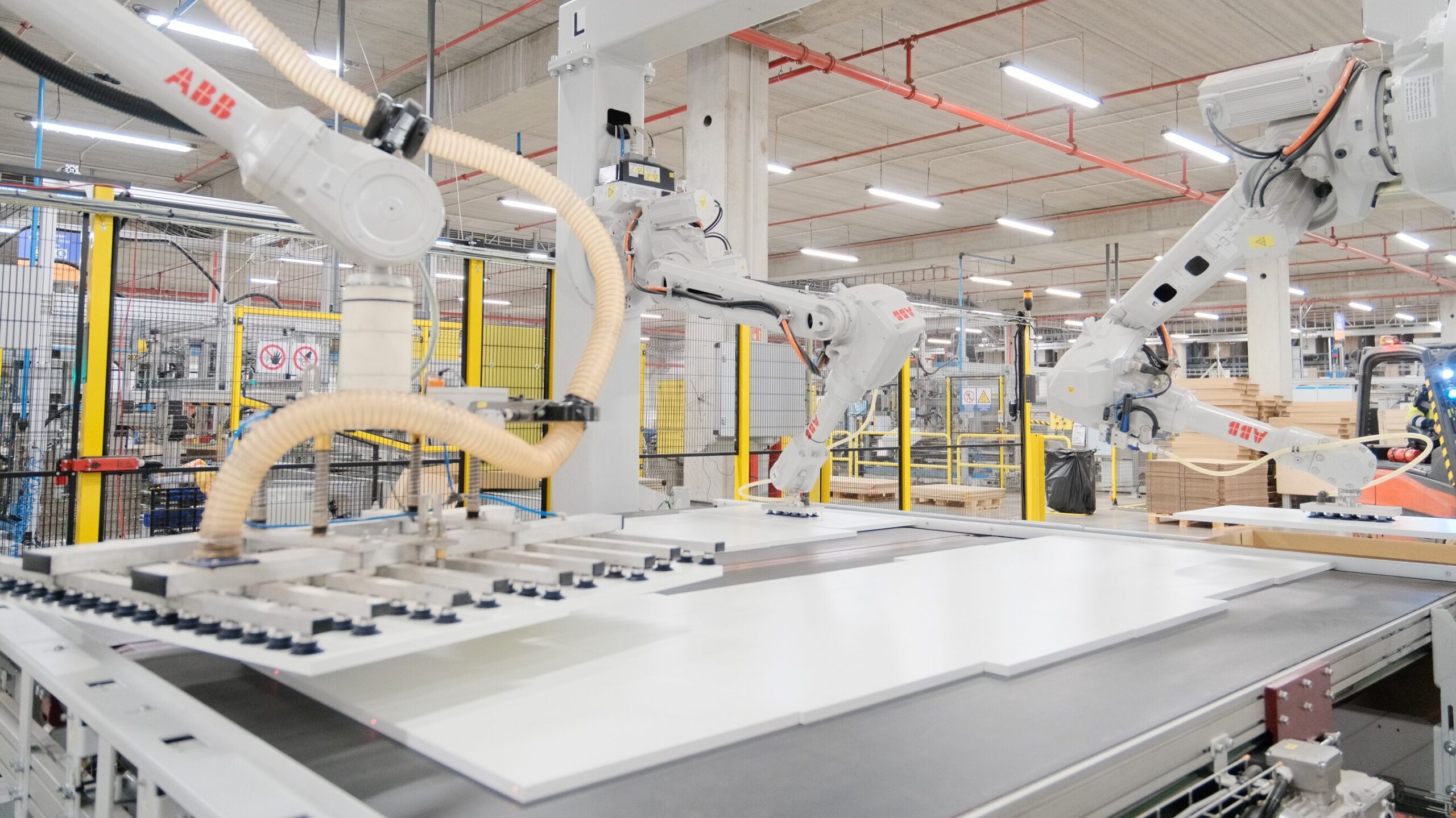 Packcell-2.2-Flexible-Robotic-Packing-Cell-for-High-Speed-and-Mixed-Product-End-of-Line-Automation-2a-scaled-aspect-ratio-1920-1080