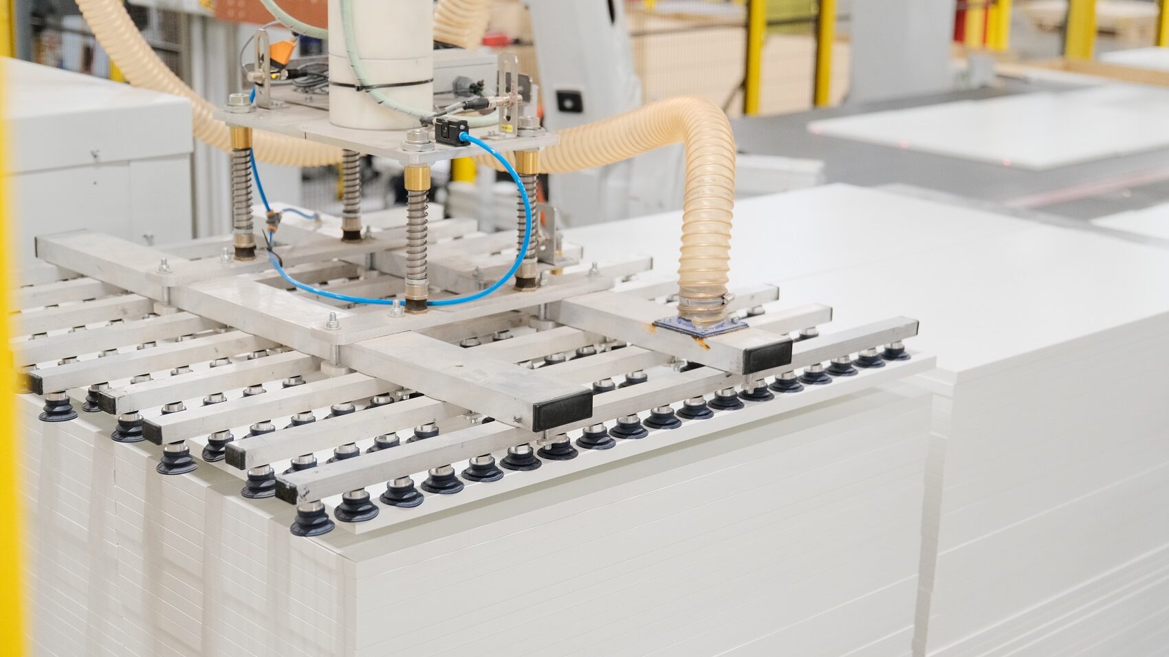 Packcell-2.2-Flexible-Robotic-Packing-Cell-for-High-Speed-and-Mixed-Product-End-of-Line-Automation-3a-aspect-ratio-1920-1080